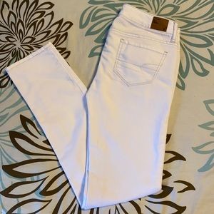 American eagle low rise white skinny stretch jeans